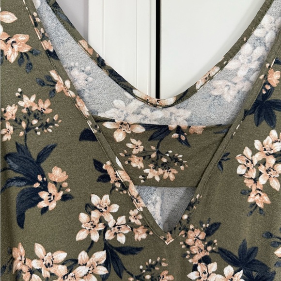 American Eagle Soft & Sexy Floral Tank Top - Picture 4 of 5